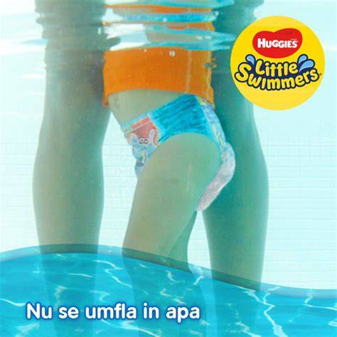 Huggies Little Swimmers în apă