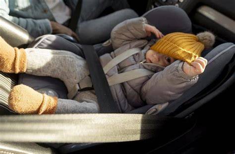 Infografic: Schema de siguranta a scaunelor auto R129/R44 si amplasarea etichetei airbag