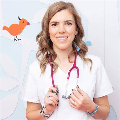 Infografic: traseul educațional al Dr. Ilinca Tranulis și domeniile de expertiză