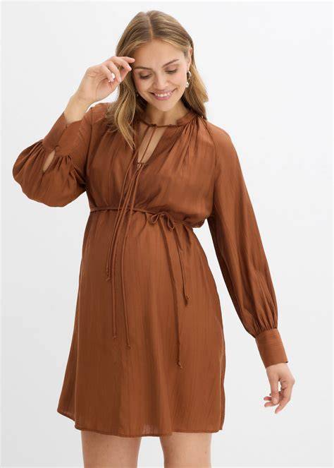 Ruta de stil BonPrix pentru gravide: rochie fluidă + curea accentuată + accesorii