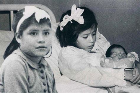 Fotografie istorică a Linei Medina însărcinată