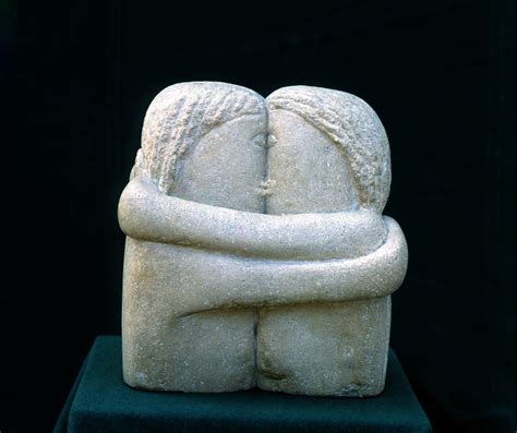 Imagine: Sculpturi din seria „Tată și Fiul” și alte opere ale lui George Apostu
