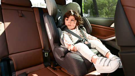 Infografic: Schema de instalare Isofix vs. prindere centură