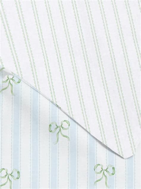 Schema de tăiere pentru o căciuliță cu urechi și fundițe