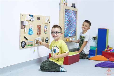 Infografic cu beneficiile cărților senzoriale pentru copii