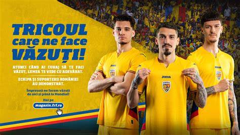 Imagine de familie: Paul Răducan cu echipa și elevii Școlii de Fotbal Gică Popescu