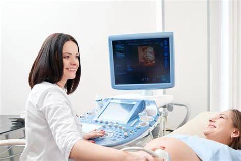 Infografic: Fluxul de consultatii obstetrico-ginecologice si ecografii in timpul sarcinii