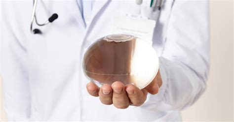 Infografică despre riscurile și beneficiile steriletului