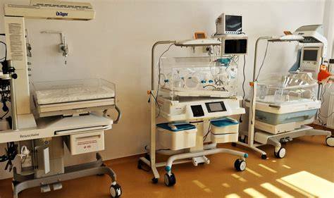 Imaginea sectiei de pediatrie si neonatologie cu compartimente si paturi