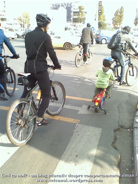 tata si copil bicicleta