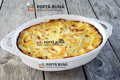 bebelus mancand budinca de paste