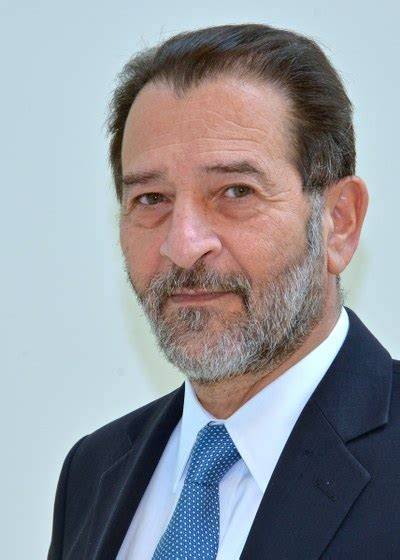 Imagine infografic: cariera profesorului Kypros Nicolaides si impactul screening-ului cromozomial