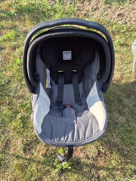 Infografic: pasii montarii pe suport Peg Perego