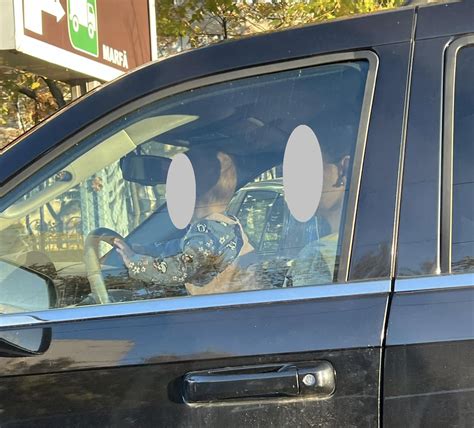 imagine cu un bebeluș nou-născut în brațele mamei