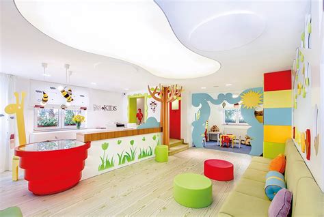 Imaginea unui cabinet pediatric modern în Buzău, cu facilități pentru copii