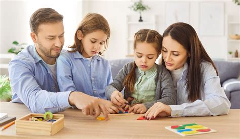 Copil hiperactiv în timpul jocului