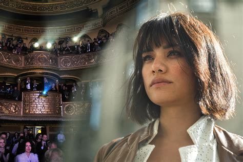 Aylin Cadîr pe scena teatrului