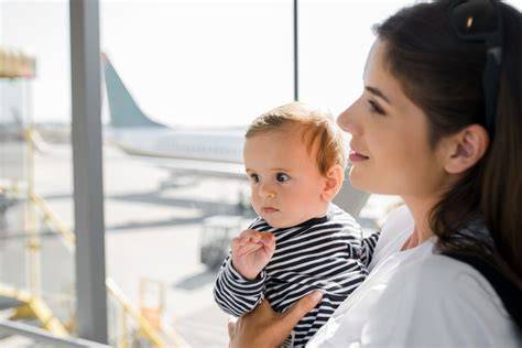 Iconiță de familie în vacanță cu bebeluș