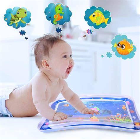 Ilustrație: exerciții de tummy time pentru dezvoltarea bebelușului