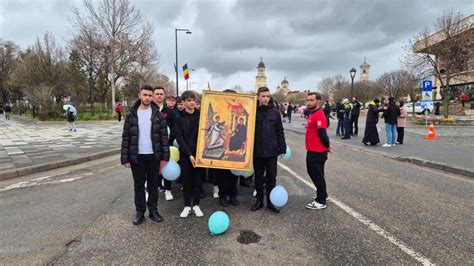 Materiale anti-avort afișate la Marșul pentru viață
