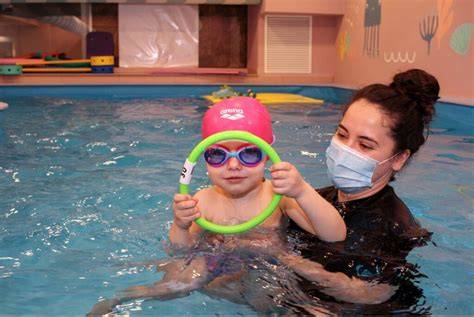 Condiții ideale pentru începerea înotului la bebeluși