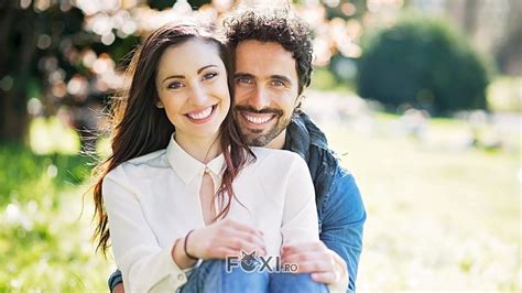 cuplu fericit parinti