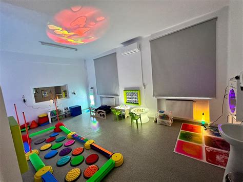 Imagine cu o cameră de stimulare senzorială pentru copii