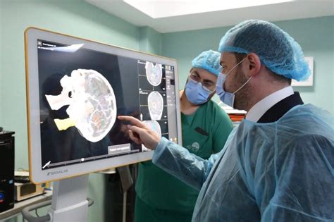 Ilustrație a unui sistem de aspirație/irigare medicală