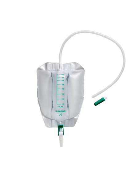 Fotografie cu diverse articole medicale: pungă de urină, perfuzor, specul vaginal