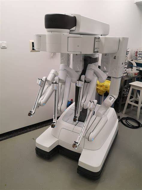 Schema flux tehnologie robotică: Da Vinci X, ROSA Knee, Brainlab