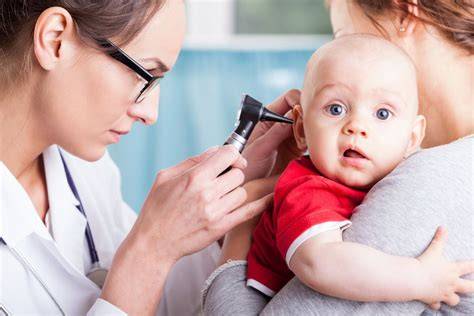Infografic: cum se face perforarea urechilor la bebeluși și lista materialelor sigure