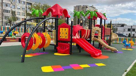 IMG: infrastructura cu copii - parc de joacă, activități pentru bebeluși