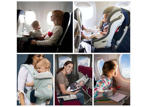 Fotografie: familie cu copil în avion