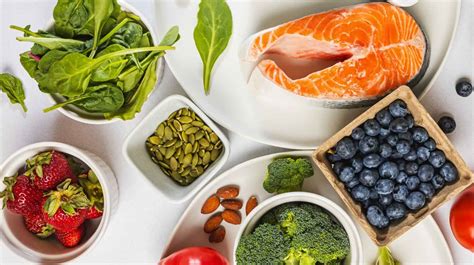 Farfurie cu alimente bogate în nutrienți pentru fertilitate