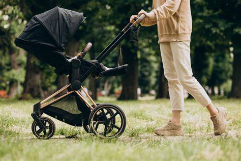 Infografic: Variația tipurilor de cărucioare Chicco și aplicațiile lor (urban, plimbare, jogging, travel system)