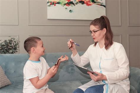 Copil cu acondroplazie