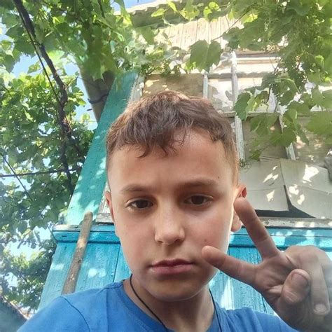 Chirurg care operează un copil