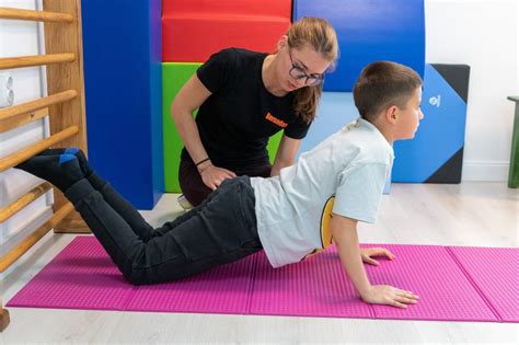 Ilustrație a diferitelor afecțiuni ortopedice la copii