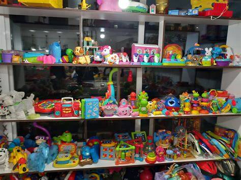 Contraste puternice și jucării colorate pentru stimulare vizuală