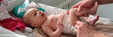 Infografic despre numărul de scutece folosite de un bebeluș