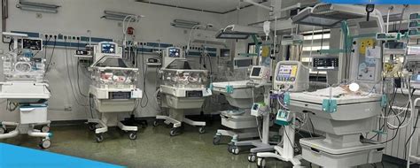 Nou-născut în secția de neonatologie