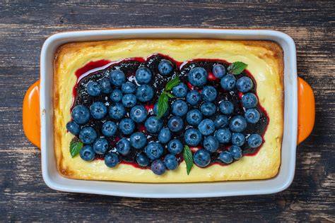 Imagine: detaliu secvență de pregătire budincă în forme ramekin