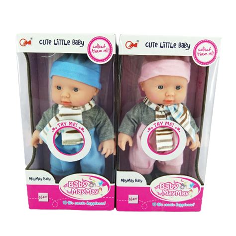 Bebeluș jucându-se cu jucării interactive