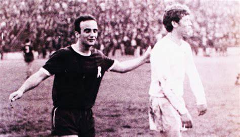 Fotografie documentară a lui Bebe Năsturescu în tricoul Rapidului, perioada de maximă glorie