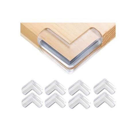 Aplicare protecții pentru colturi pe mobilier