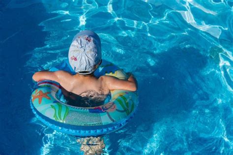 Infographic: Reguli de siguranță la piscină pentru copii