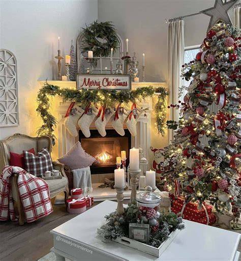Globe-painting technique and Christmas decor inspiration