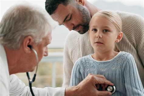 Copil la consult pediatric