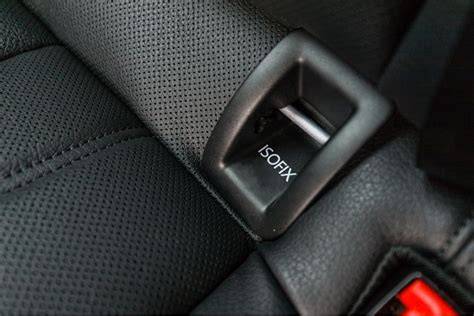 Infografic: Cum functioneaza sistemul ISOFIX si rolul bazei in fixarea scaunului