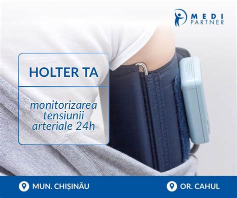 Imaginea unei paciente cu dispozitiv Holter montat în timpul unei consultații
